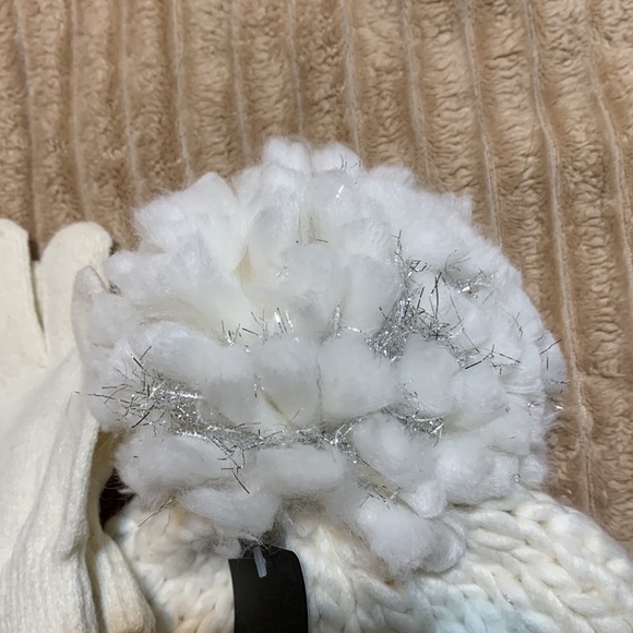 2/$20 bebe Girls Off White Hat Glove Set - Picture 3 of 6